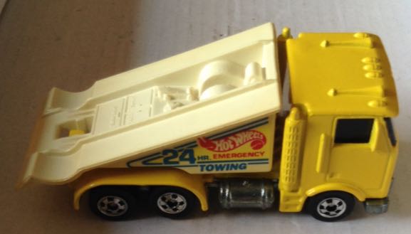 Grua Amarilla Y Blanco  - Hot Wheels toy car collectible - Main Image 2