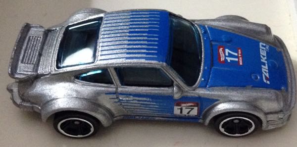 Porsche 934 Turbo RSR Gris Con Azul - Hot Wheels toy car collectible - Main Image 2