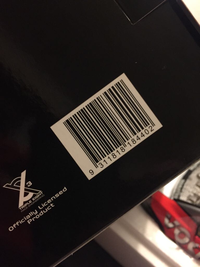 Classic Carlectables  - V8 Supercars toy car collectible - Main Image 2