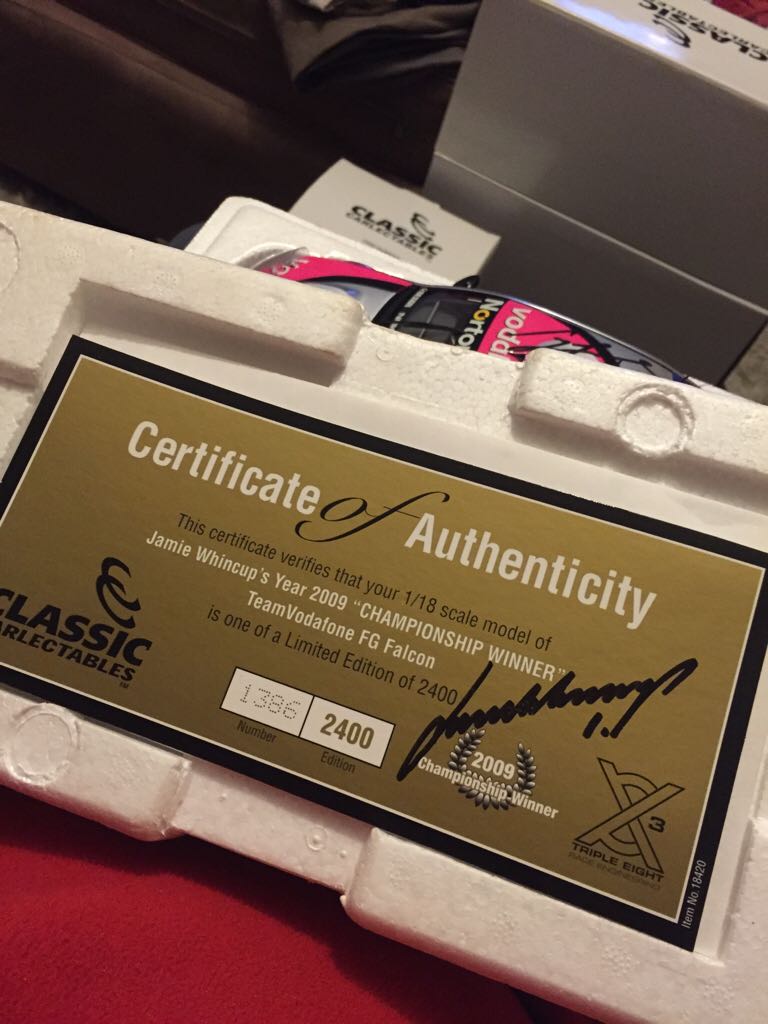 Classic Carlectables  - V8 Supercars toy car collectible - Main Image 2