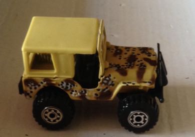 Jeep 4x4 Cafe Militar Con Camuflaje Desierto - Machtbox toy car collectible - Main Image 2