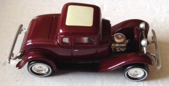 Carcacha Hot Road  Guinda Con Motor Expuesto  - Johnny Lightning toy car collectible - Main Image 2