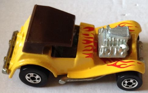 Sr Rooney Roadster Amarillo Motor Expuesto Con Flamas - Hot Wheels toy car collectible - Main Image 2