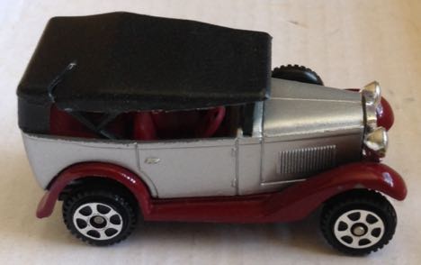 Datsun Gris Con Toldo Negro Y Salpicaderas Guinda - Tomica toy car collectible - Main Image 2