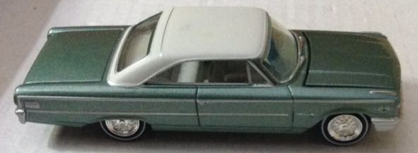 Ford Galaxie 1963 Verde Agua - Johnny Lightning toy car collectible - Main Image 2