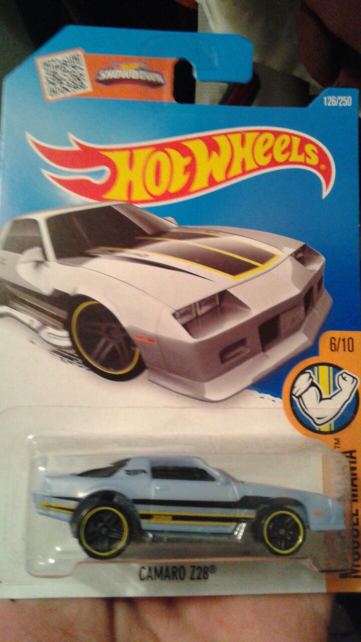 Camaro Z28 - ’16 HW Muscle Mania toy car collectible - Main Image 1