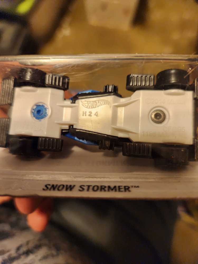 Snow Stormer - 2015 HW Off-Road -Ice Mountain toy car collectible - Main Image 3