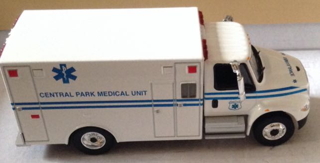 International DuraStar Ambulance NY - Greenlight toy car collectible - Main Image 2