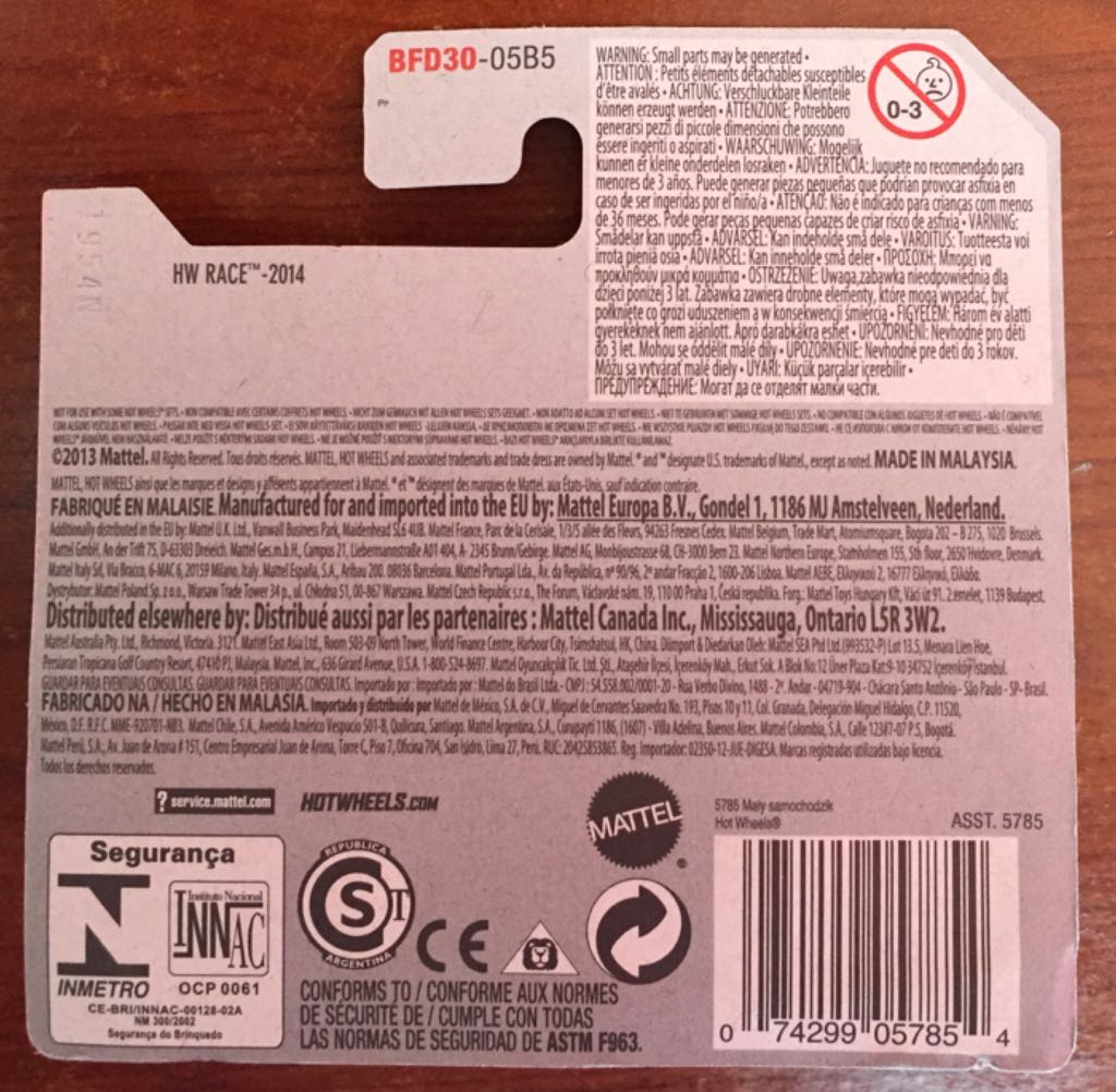 HW40 - HW Race toy car collectible - Main Image 2