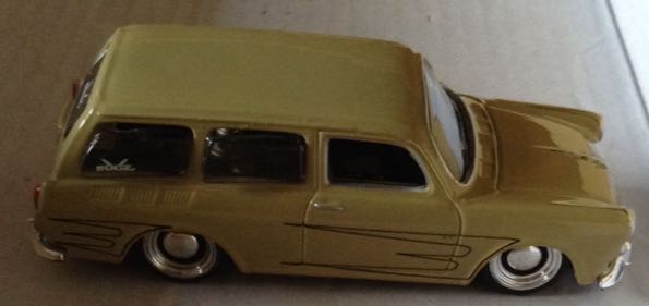 Volkswagen 1600 Squareback Cafe - Maisto toy car collectible - Main Image 2