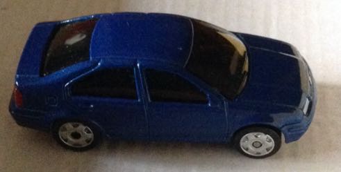 Volkswagen Jetta Azul Marino - Maisto toy car collectible - Main Image 2