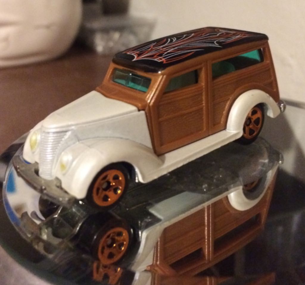 37 Ford Woody  toy car collectible - Main Image 2