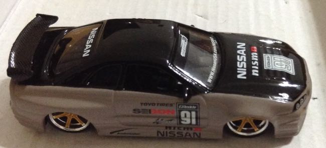 Nissan Skyline 2002  - Jada Toys toy car collectible - Main Image 2