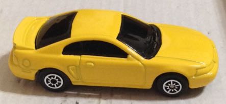 Mustang Amarillo - Maisto toy car collectible - Main Image 2