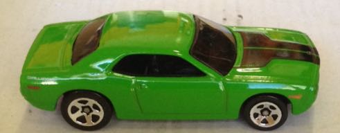 Dodge Challenger Concept Verde - Hot Wheels toy car collectible - Main Image 2