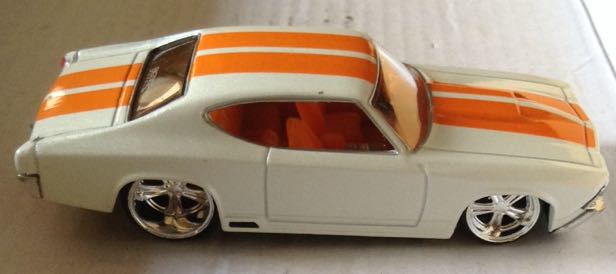 Chevy Chevelle SS Blanco Con Naranja - Jada Toys toy car collectible - Main Image 2