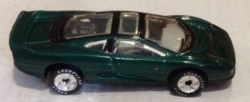 Jaguar XJ220 - Matchbox 1-75 Superfast toy car collectible - Main Image 2