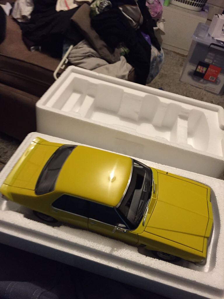 Autoart - Road Car toy car collectible - Main Image 1