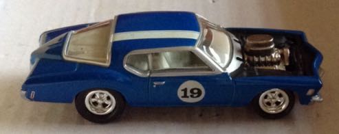 Chevell  Azul Motor Expuesto  - Johnny Lightning toy car collectible - Main Image 2
