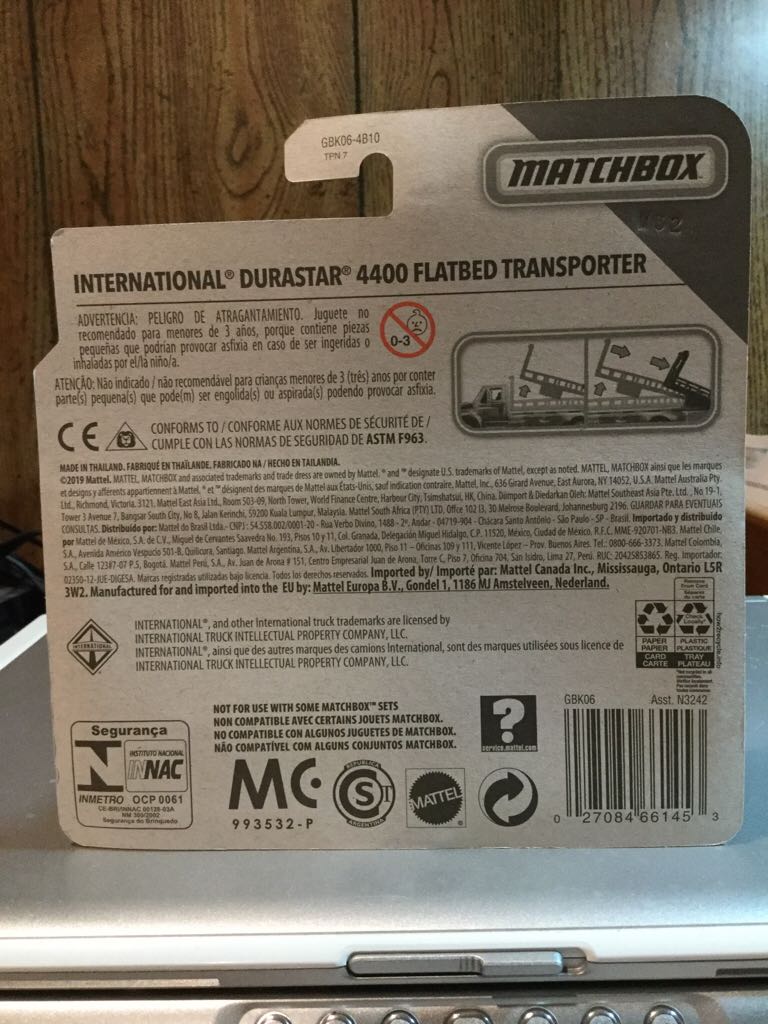 International Durastar 4400 Flat Bed Transporter - Matchbox Working Rigs toy car collectible - Main Image 2
