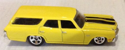 Chevelle SS Wagon Amarillo - Hot Wheels toy car collectible - Main Image 2