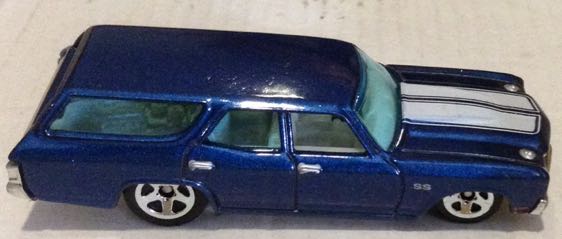 Chevelle SS Wagon Azul - Hot Wheels toy car collectible - Main Image 2