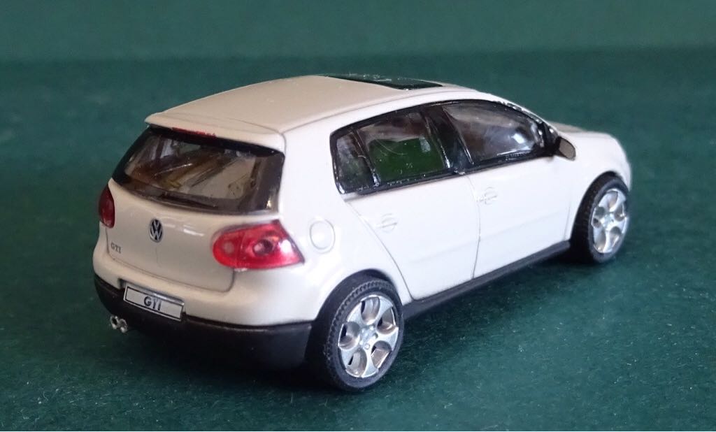 VOLKSWAGEN GOLF - MK5 toy car collectible - Main Image 2