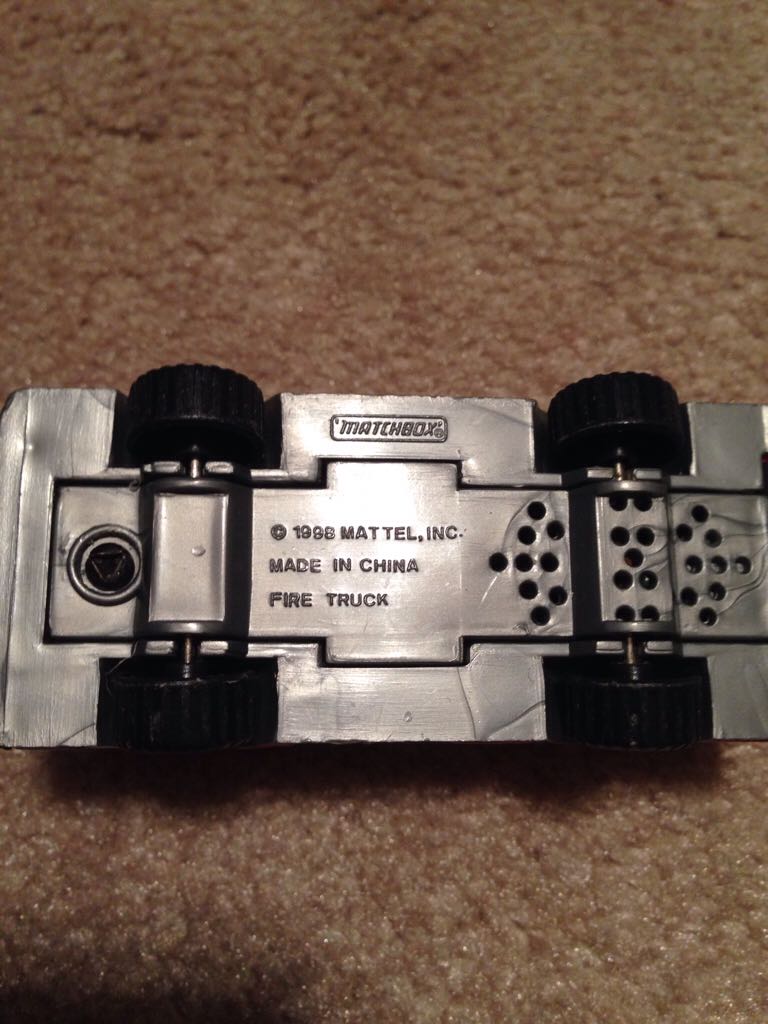 Matchbox Fire Truck 1998  toy car collectible - Main Image 2
