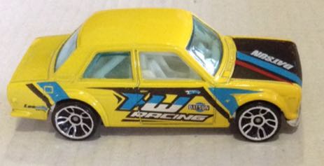 Datsun Bluebird 510 Amarillo - Hot Wheels toy car collectible - Main Image 2