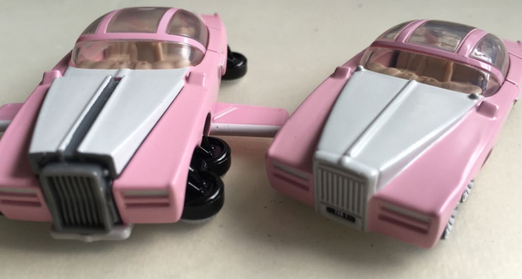 TB12 - Thunderbird FAB1 Flight Mode - Tomica Thunderbird toy car collectible - Main Image 2