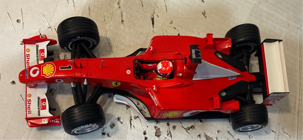 Ferrari F2002, #1, M. Schumacher - 1/18 Avec Casque toy car collectible - Main Image 2