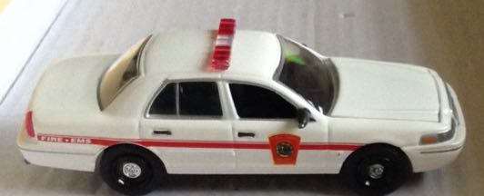 Patrulla Ford Crown Victoria Fire EMS Blanco - Greenlight toy car collectible - Main Image 2