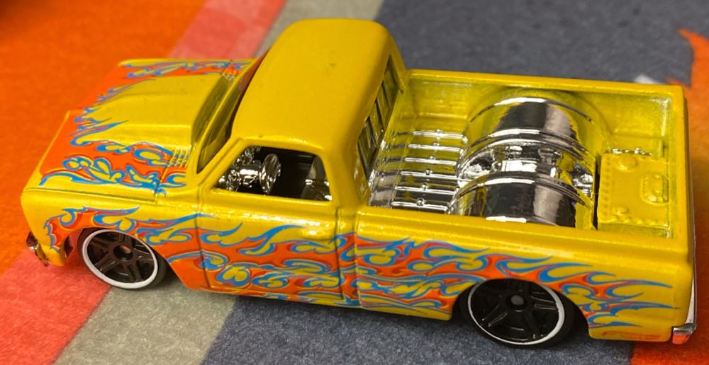 Chevy C10 ‘67 - HW WORKSHOP toy car collectible - Main Image 3
