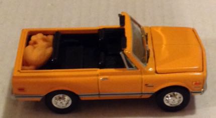 Chevy Blazer Naranja  - Johnny Lightning toy car collectible - Main Image 2