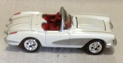 Corvette Convertible Blanco - Johnny Lightning toy car collectible - Main Image 2