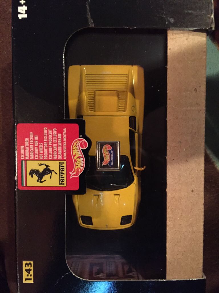 Hot Wheels Ferrari F512M  toy car collectible - Main Image 2