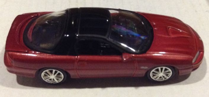 Chevy Camaro Guinda - Johnny Lightning toy car collectible - Main Image 2