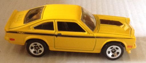 Custom V-8 Vega GM Amarillo - Hot Wheels toy car collectible - Main Image 2
