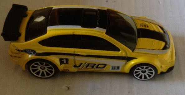 Ford Focus Amarillo - Hot Wheels toy car collectible - Main Image 2