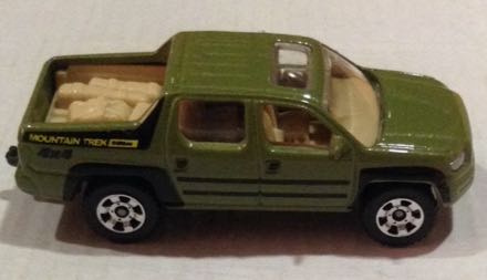 Honda Ridgeline Verde - Machtbox toy car collectible - Main Image 2