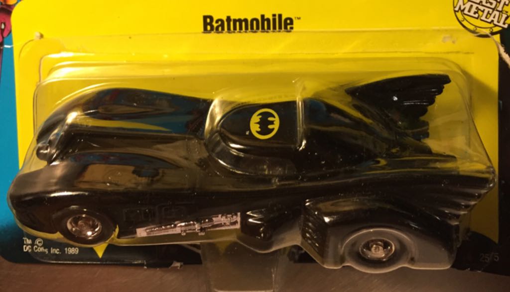 Batman: Batmobile (1989) - BATMAN toy car collectible - Main Image 2