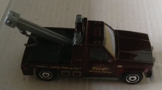 GMC Wrecker Guinda - Machtbox toy car collectible - Main Image 2