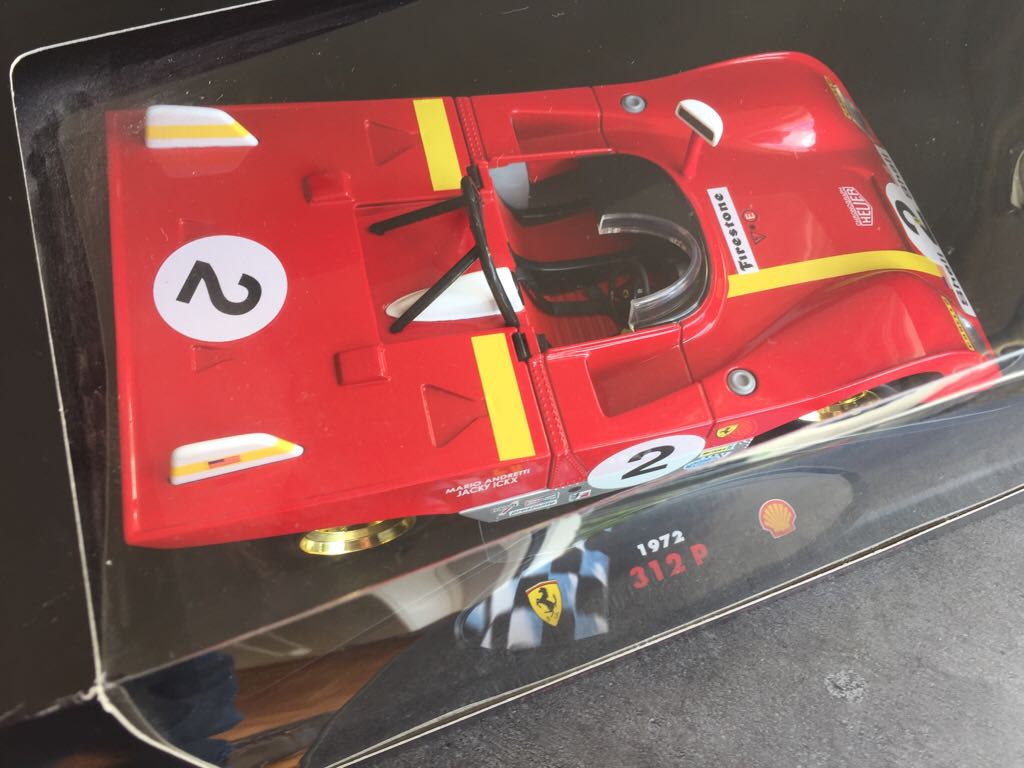 Ferrari 312 P & Racing Fuel Pomp - Shell Classico toy car collectible - Main Image 2