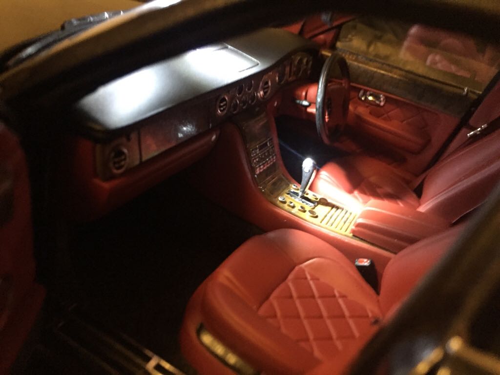 Bentley Arnage T - Dealer Box toy car collectible - Main Image 2