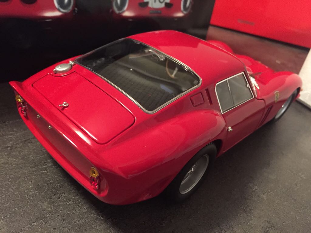 Ferrari 250 GTO - Hi-End Model toy car collectible - Main Image 2