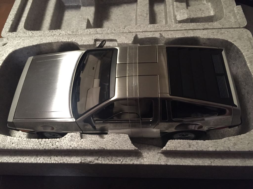Delorean DMC-12 - Signature toy car collectible - Main Image 1