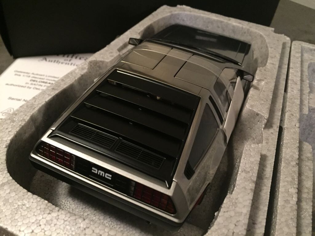 Delorean DMC-12 - Signature toy car collectible - Main Image 2