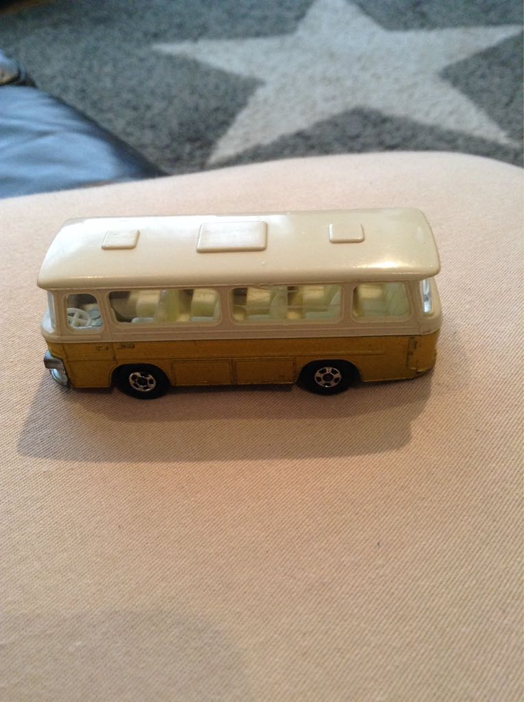 Matchbox Setra Coach - 1-75 Superfast toy car collectible - Main Image 1