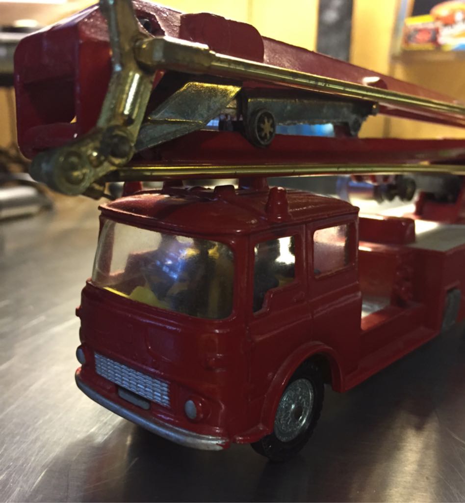 Simon Snorkel Fire Engine toy car collectible - Main Image 2