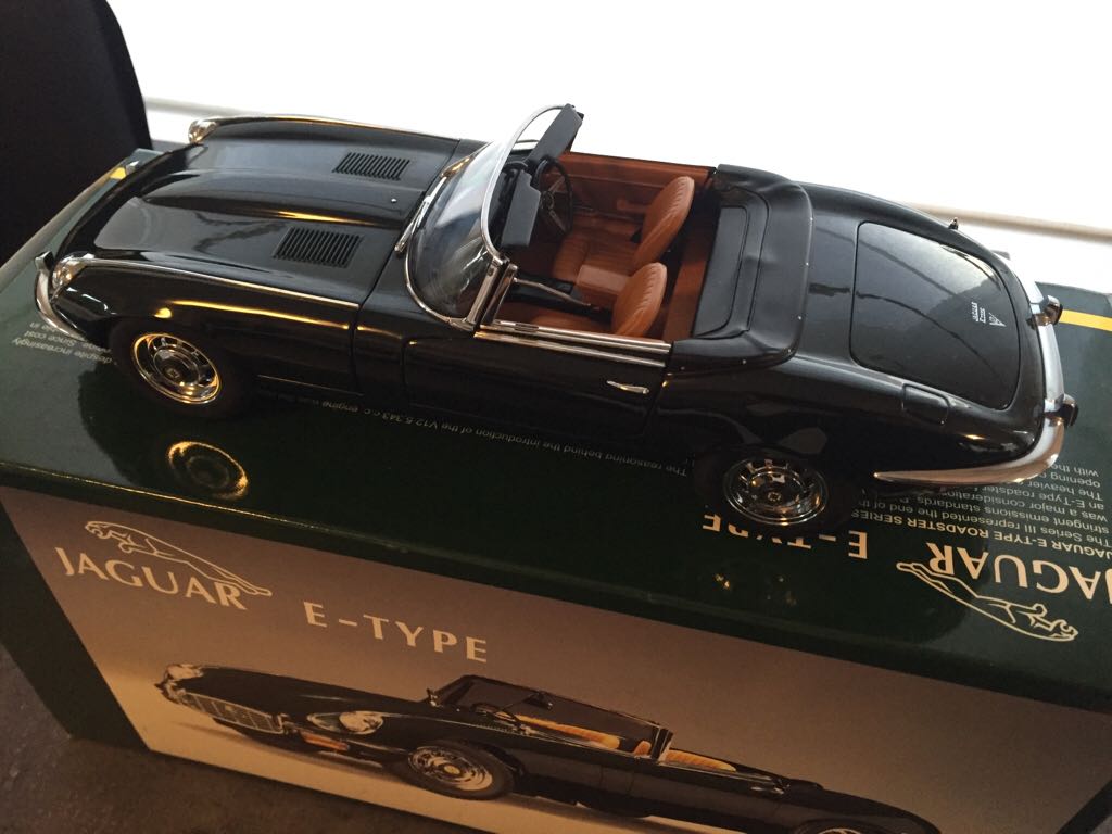 Jaguar E-Type Series III V12 Roadster - Millenium toy car collectible - Main Image 2
